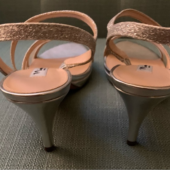 Nina “ Nazima” silver glitter sandals size 9.5 Wide Width, NIB, never tried on. - Picture 5 of 8